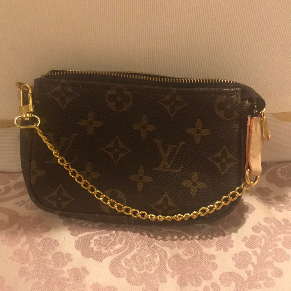 Louis Vuitton pouchette